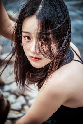 王局长把乳罩解开吃胸的动态图